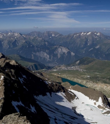 Culminant  3330m d'altitude sur le massif des Grandes Rousses, le Pic Blanc off