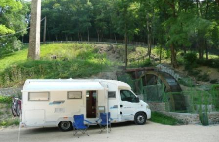 Aire de services et de stationnement Camping-cars de Val-de-Virieu