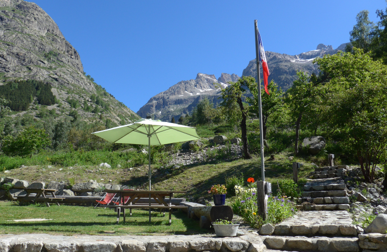 La terrasse du Chalet Alpin dela Brarde
