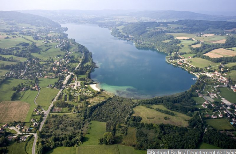 Vue du lac de Paladru et du Marais de la Verronnire et Courbon